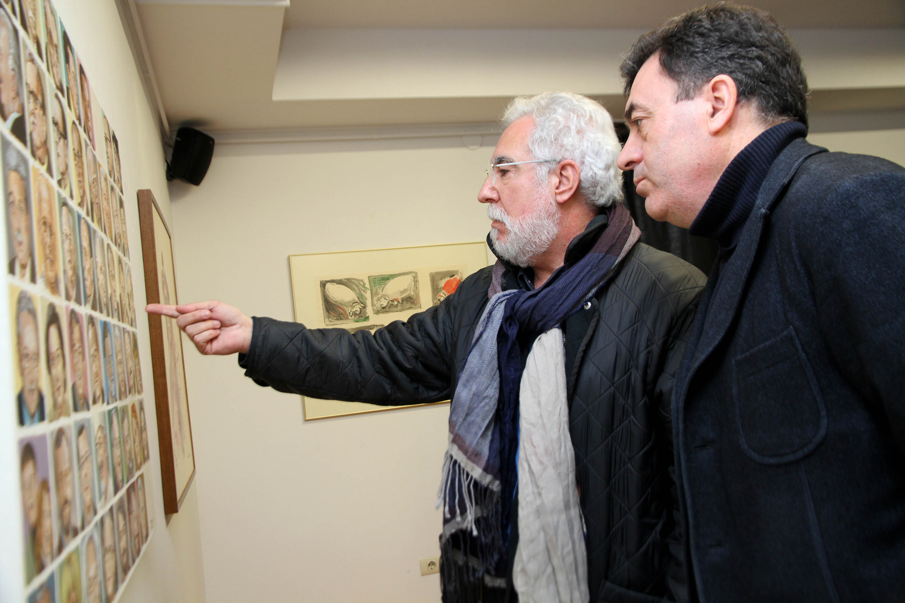 O presidente do Parlamento de Galicia, Miguel Ángel Santalices, asistiu á inauguración da exposición “Antonio Quesada. Dende o sentimento” no Teatro Afundación en Vigo.